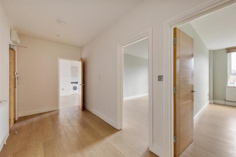 Eastwood Close, E18
