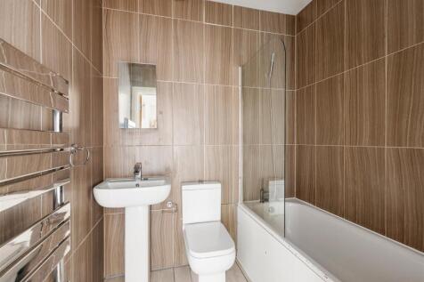 Eastwood Close, E18