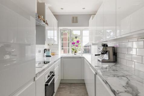 Woodford Road, E18