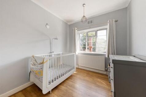 Woodford Road, E18