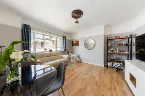 Woodford Road, E18