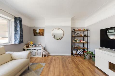 Woodford Road, E18