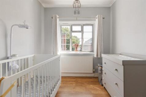 Woodford Road, E18