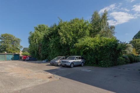 Woodford Road, E18