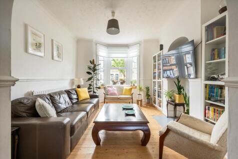 Woodville Road E18