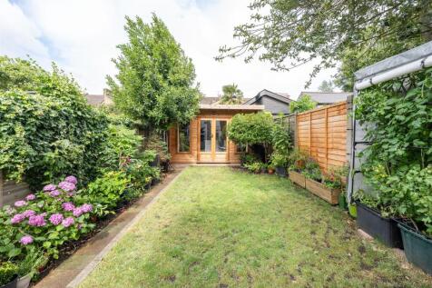 Woodville Road E18