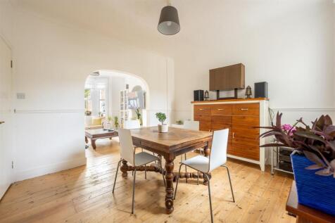 Woodville Road E18