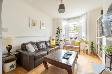Woodville Road E18