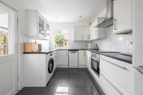 Woodville Road E18