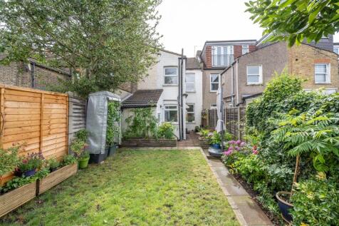 Woodville Road E18