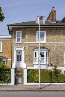 Grove Crescent, E18