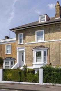 Grove Crescent, E18