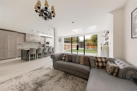 Inglehurst Gardens, IG4