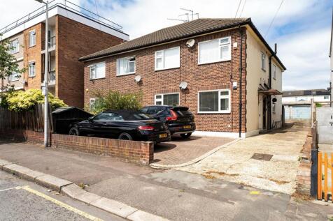 Albert Road, E18