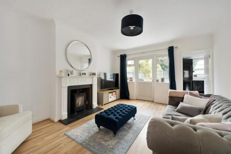 Albert Road, E18