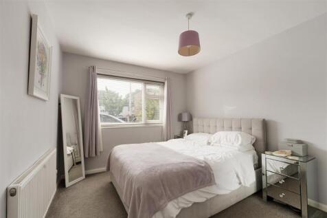 Albert Road, E18