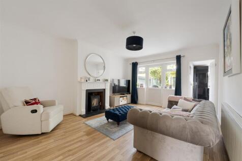 Albert Road, E18