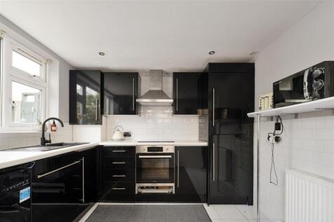 Albert Road, E18