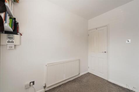 Albert Road, E18