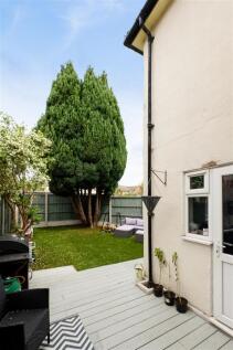 Albert Road, E18