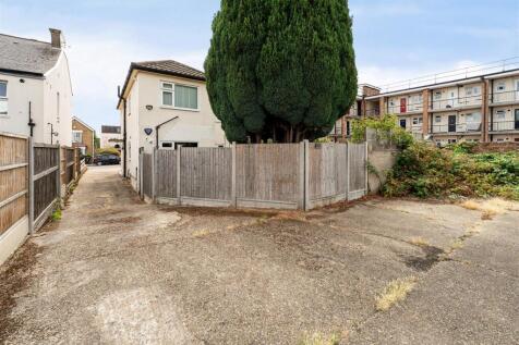 Albert Road, E18