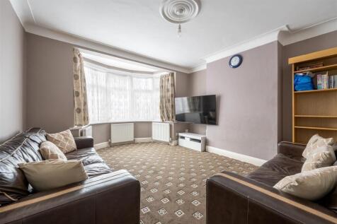 Onslow Gardens, E18