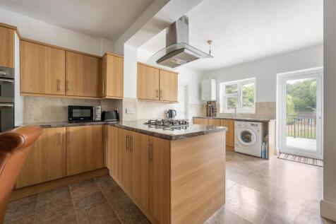 Onslow Gardens, E18