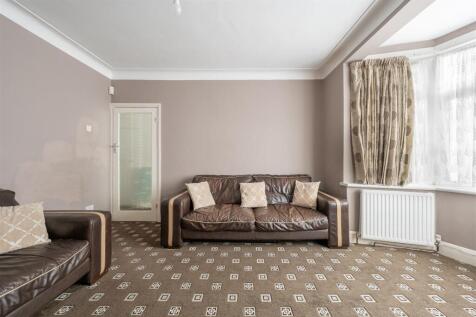Onslow Gardens, E18