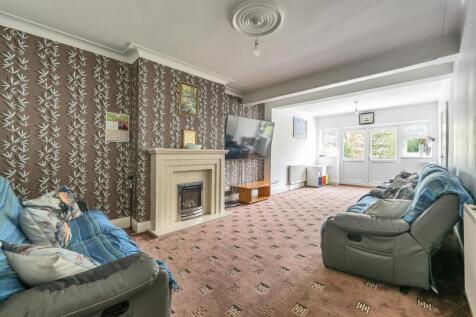 Onslow Gardens, E18