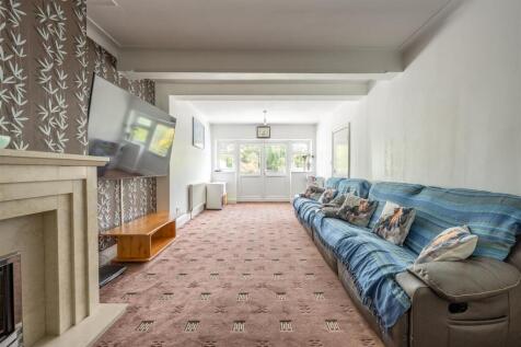 Onslow Gardens, E18