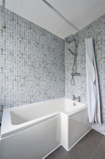 Onslow Gardens, E18
