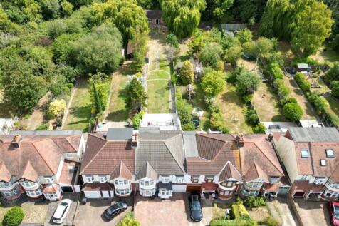 Onslow Gardens, E18