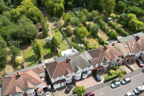 Onslow Gardens, E18