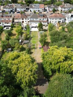 Onslow Gardens, E18