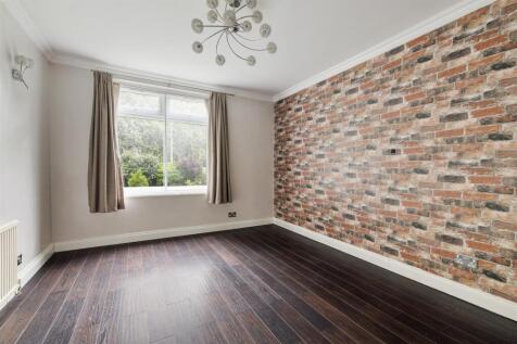 Woodford Road, E18