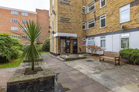 Woodford Road, E18