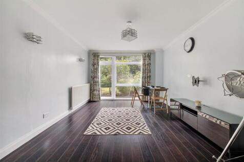 Woodford Road, E18