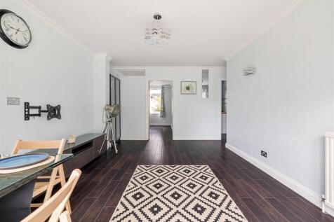Woodford Road, E18