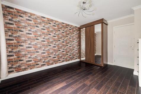 Woodford Road, E18