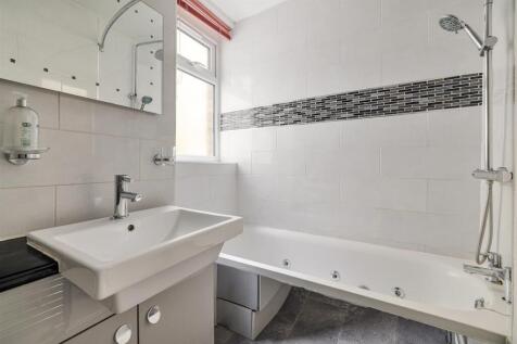 Woodford Road, E18