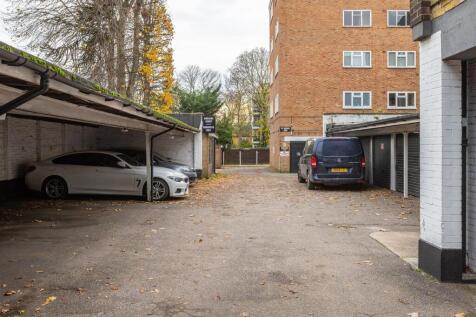 Woodford Road, E18