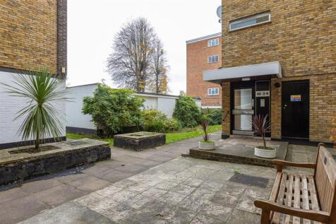 Woodford Road, E18