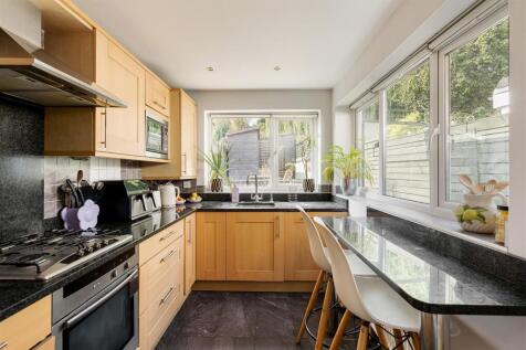 Gladstone Road, IG9