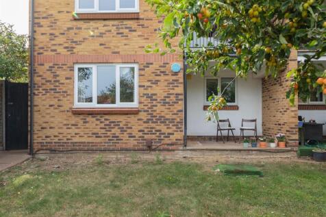 Woodville Road, E18