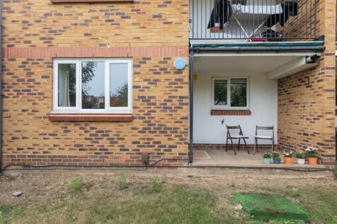 Woodville Road, E18