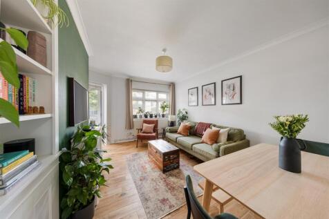Hermitage Walk, E18