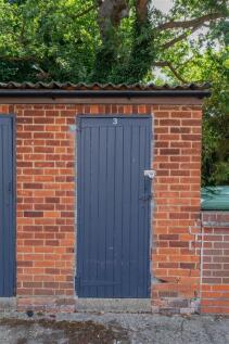 Hermitage Walk, E18