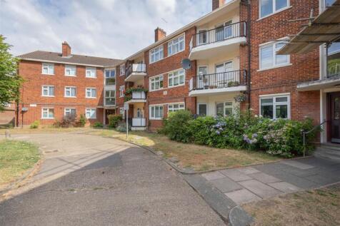 Hermitage Walk, E18