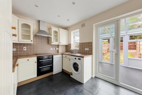 Bryony Close, IG10