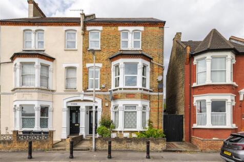 Marlborough Road, E18